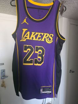 Lebron size M