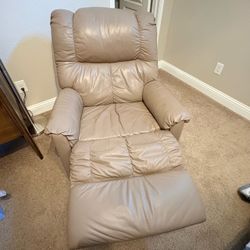 Leather recliner in excellent condition
