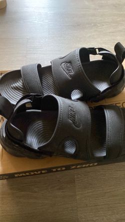 Brand new size 8 women Nike