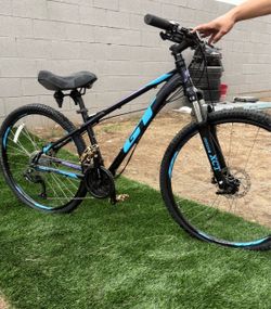 GT LUNA PRO MOUNTAIN BIKE