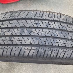 Like New 215/55/r17 94 V Bridgestone Tires 
