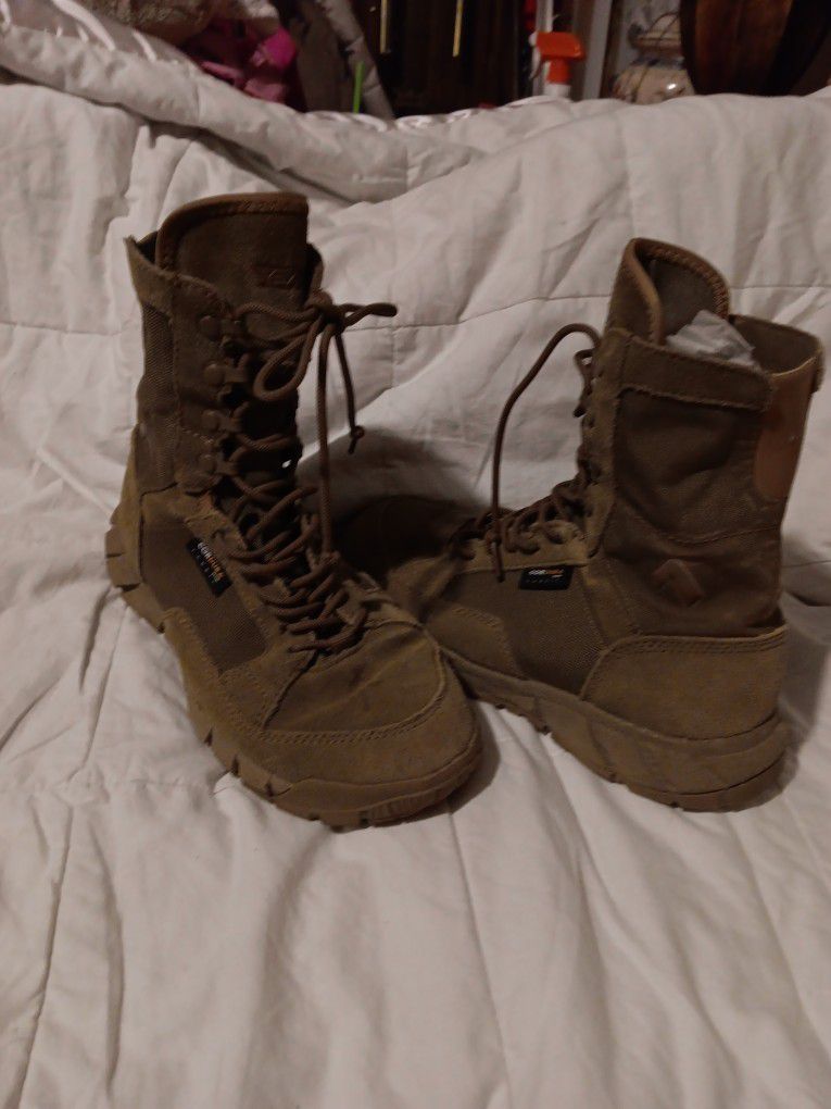 Military boots new size eight fifty dollars