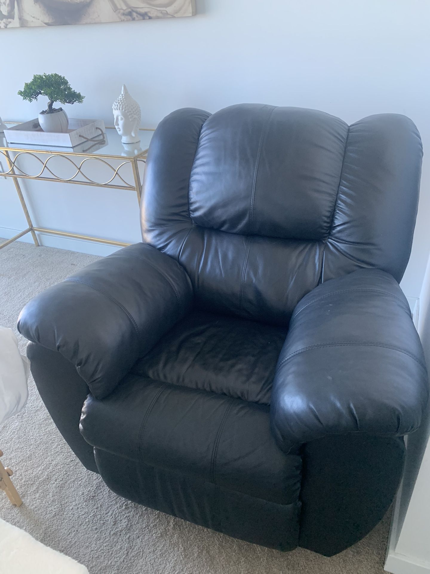 Super comfy black reclining chair :)