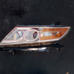 2011-2013 Toyota Odyssey Hybrid Headlight Xenon With All The Accessories Oem.