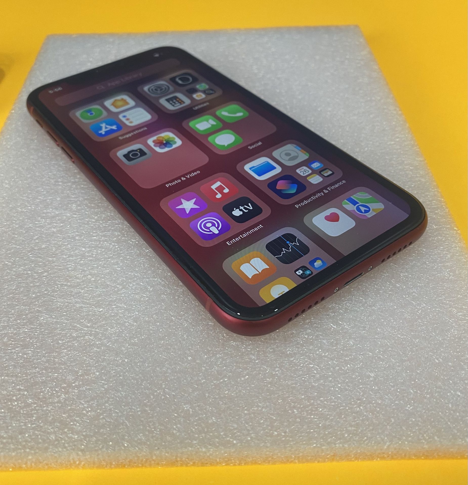 Apple iPhone XR unlocked 64 GB ( Each -160$)