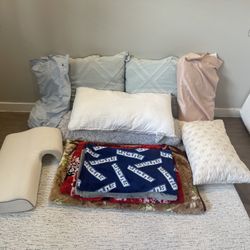 Pillow & Blanket Bundle – Great for Guest Room / Apartment