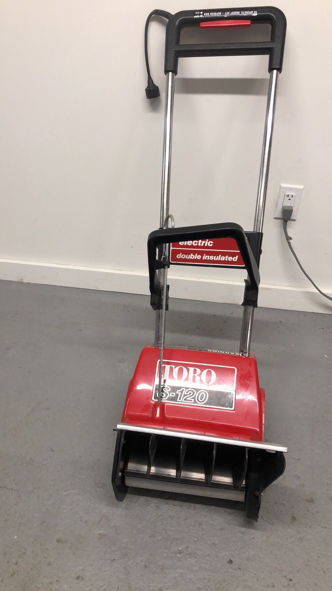 Electric snowblower works like new