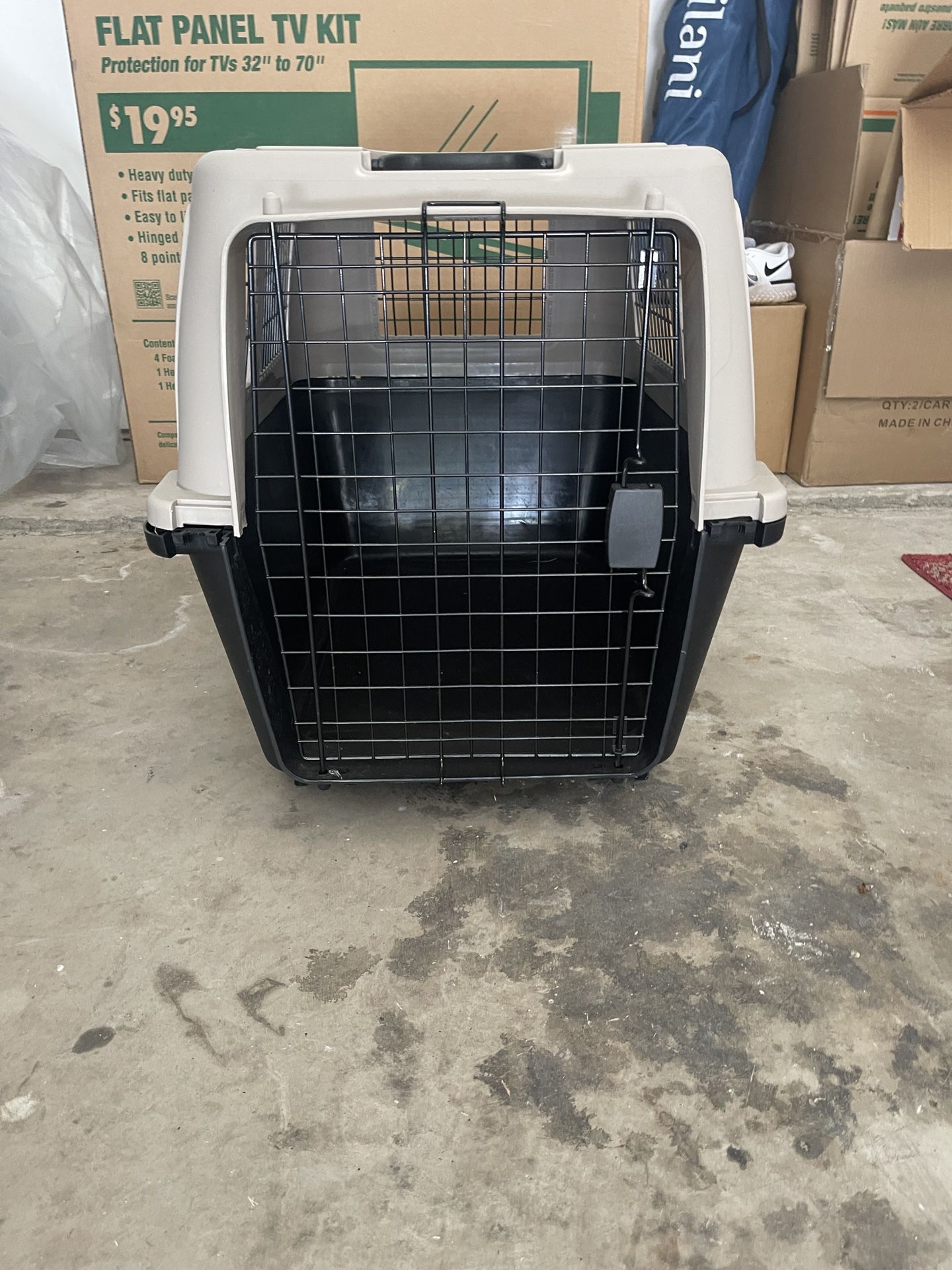 Medium Dog Carrier And grate