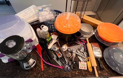 Ton of kitchen stuff