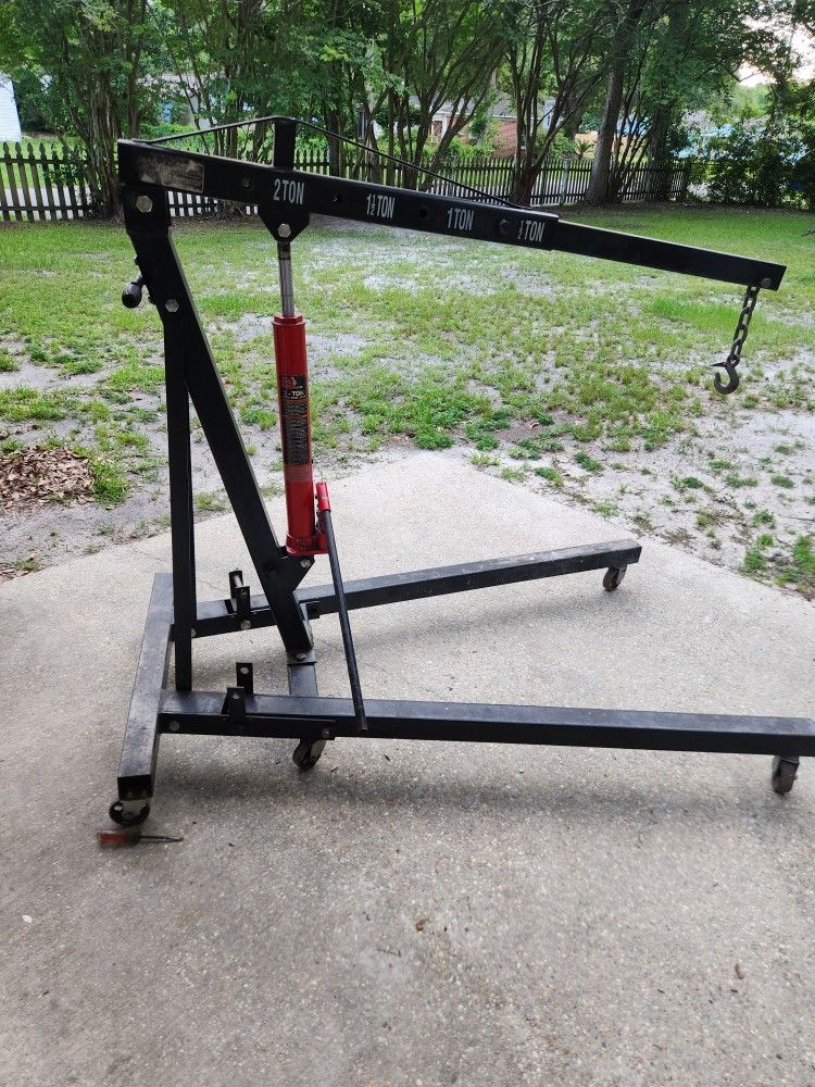 2-ton capacity folding engine hoist,