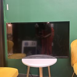 Insignia 32” TV (Fire Tv)
