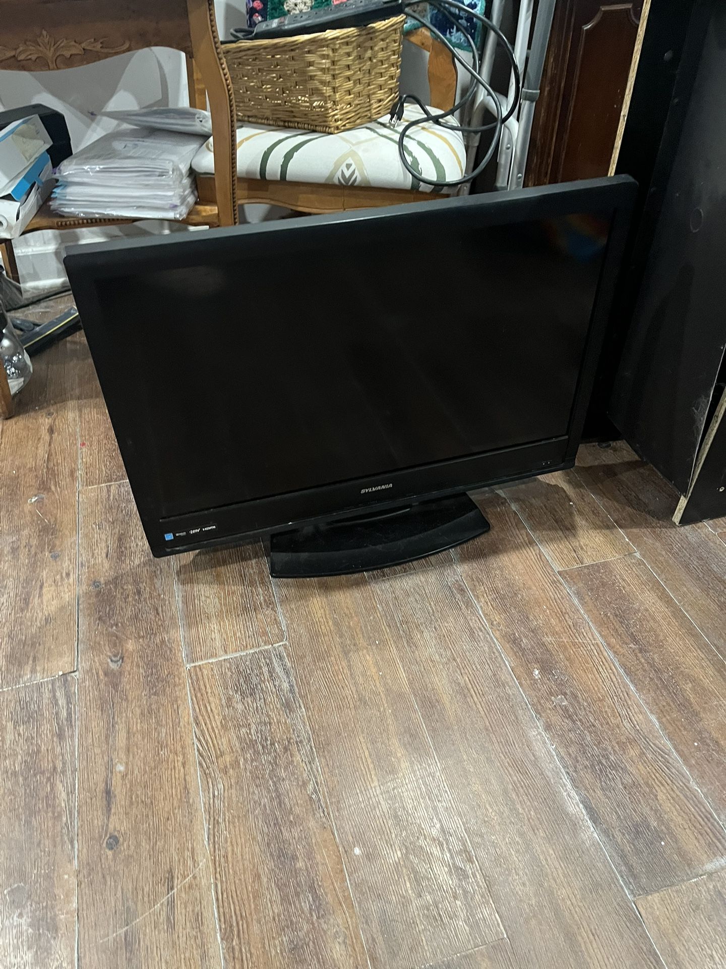 Sylvania 30 In TV No Remote