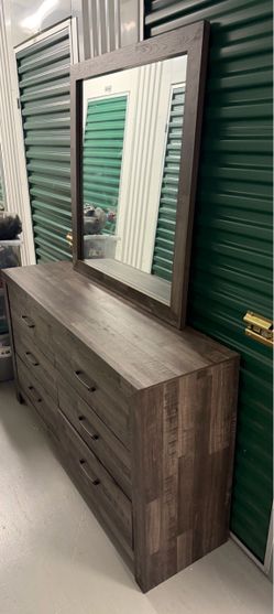 6-Drawer Dresser with Mirror