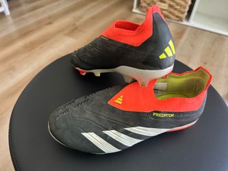 Kids soccer cleats
