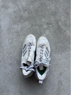 Baseball cleats