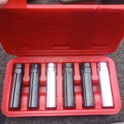 6 Pc White Knight Wheel Lock Set