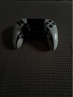 PS5 DualSense controller