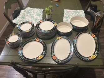 Villeroy & Boch Xenia Dinnerware Set – 39 Plates + Serving Pieces