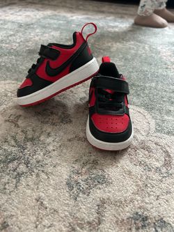 Nike Toddler Sneakers Red and Black