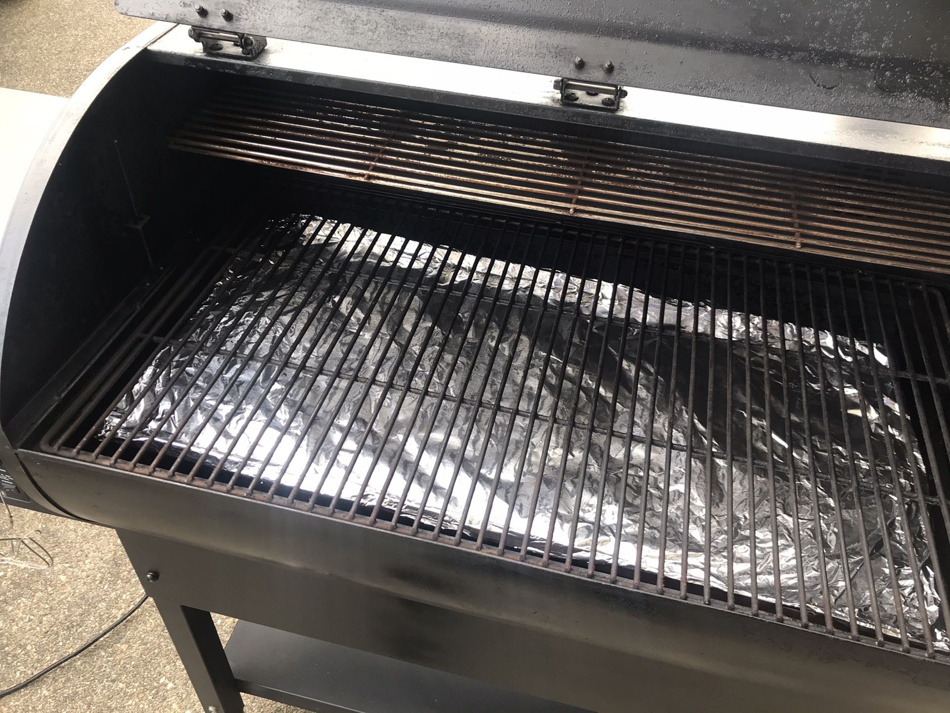 Cabela’s Pro Pellet Grill 36” for Sale in Olympia, WA OfferUp