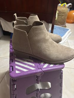 Size 9 Brown Ankle Boots 