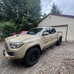 2020 Toyota Tacoma Double Cab Tan - LOW MILES