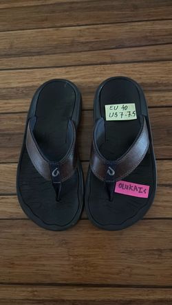 Men's size 7 OluKai flip-flop