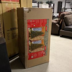 7.5’ Artificial Christmas Tree With 700 LED Lights