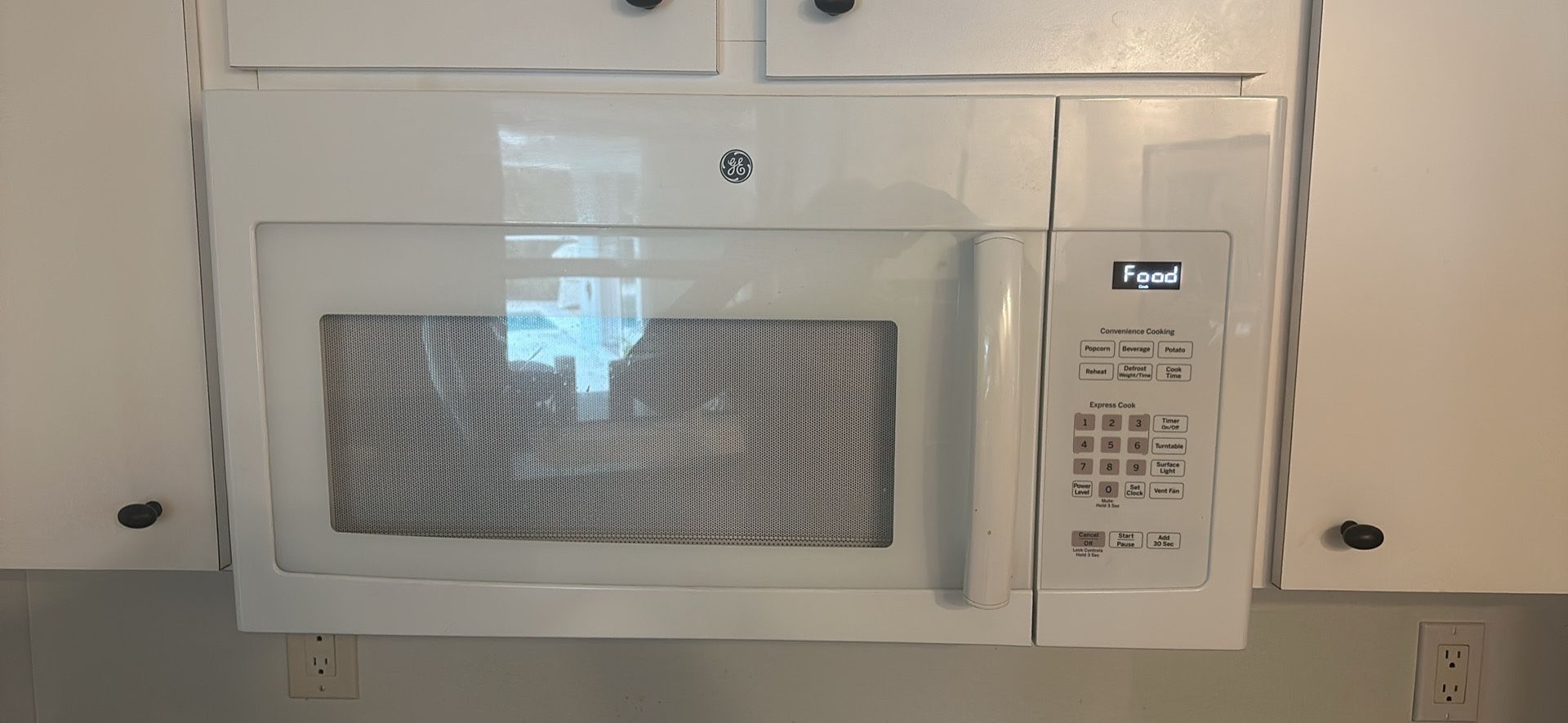 White Microwave Like New 