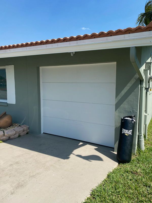 HURRICANE GARAGE DOORS for Sale in Davie, FL - 052059e690244D3b896394fa4f62ff93