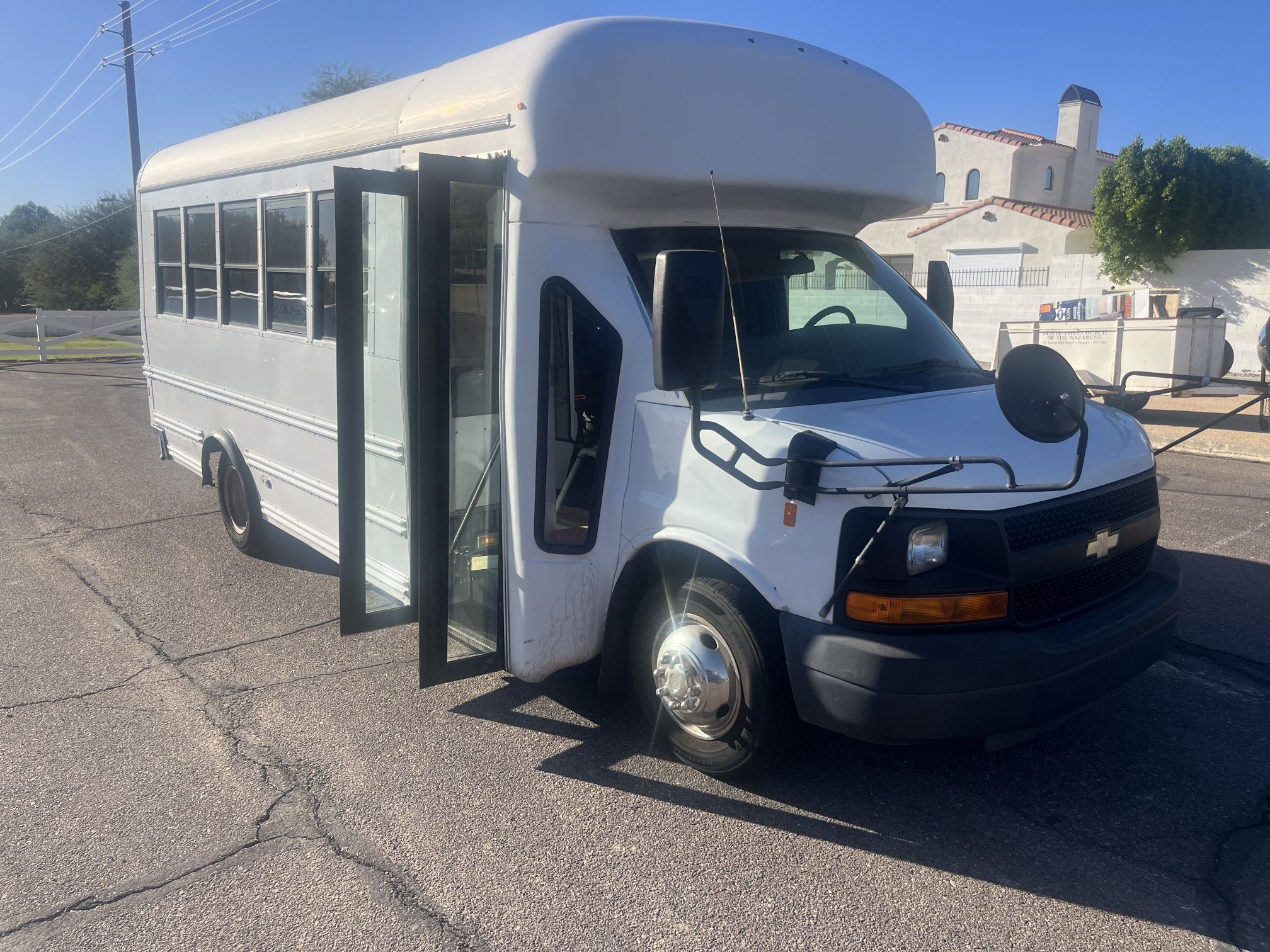 2011 StarCraft Prodigy 14 Passenger Mini Bus