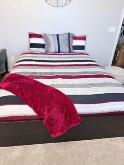 Queen Bed with Drawers and Mattress