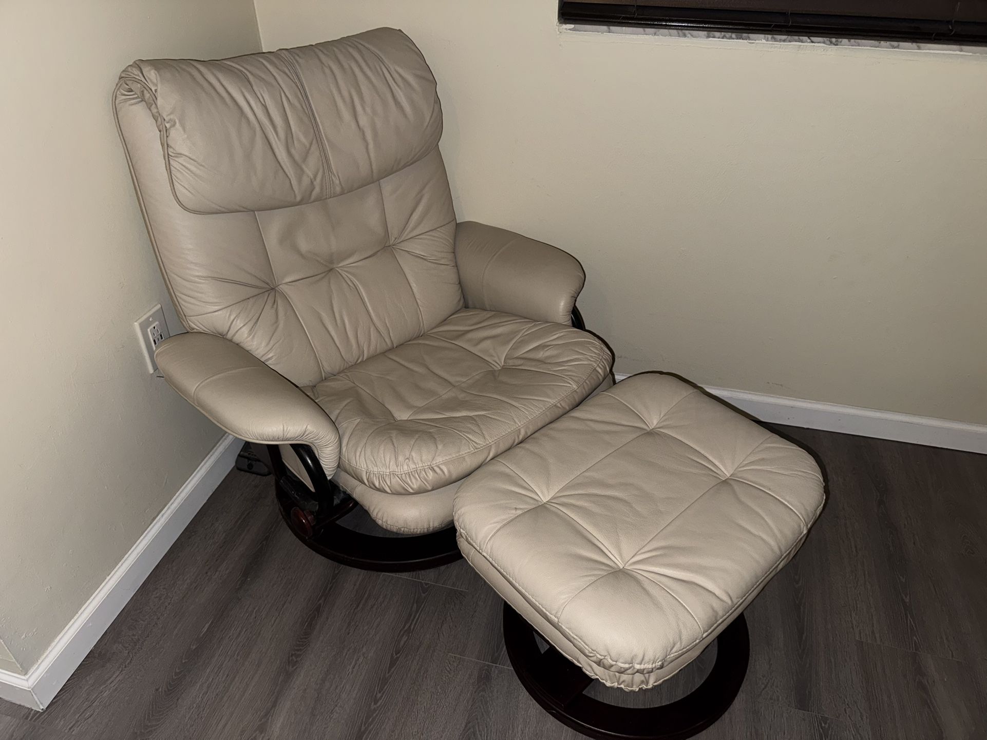 Leather Recliner With Ottoman Swivel Chair Very Comfortable High-Quality