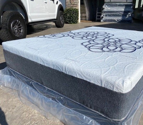 Cal King Bamboo Cool Gel Memory Foam!!