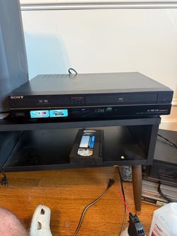 Sony VHS/DVD Combo Recorder RDR-VX555