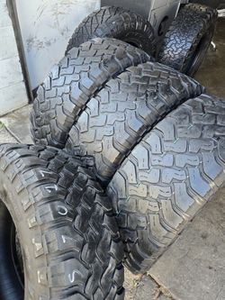 4 used tires Lt285 70r17 Falken Wildpeak AT3 $270.00