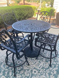 Hanamint 5 Piece Patio Set - Cast Aluminum - Table is a built in Umbrella Stand