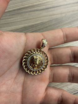 Gold pendant