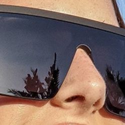 Quay Australia Hindsight Shield glasses Holograph Sunglasses eye wear accessory