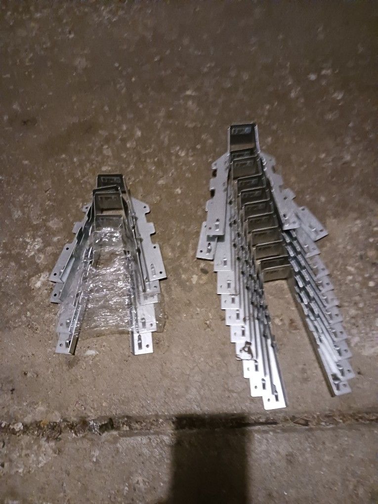  2x8

Simpson Strong-Tie LUS28Z ZMAX Double Shear Joist Hangers

