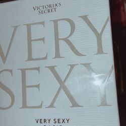 💙💙 Rico, Perfume, Victoria’s Secret🔥 100 Ml Nuevos Sellado🍎