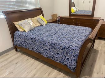 Queen bedroom set