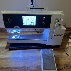 Bernina 820 Sewing Machine 