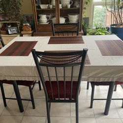 Dinning Room Table And Chairs 