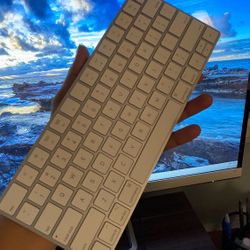 Apple Keyboard Rechargeable 
