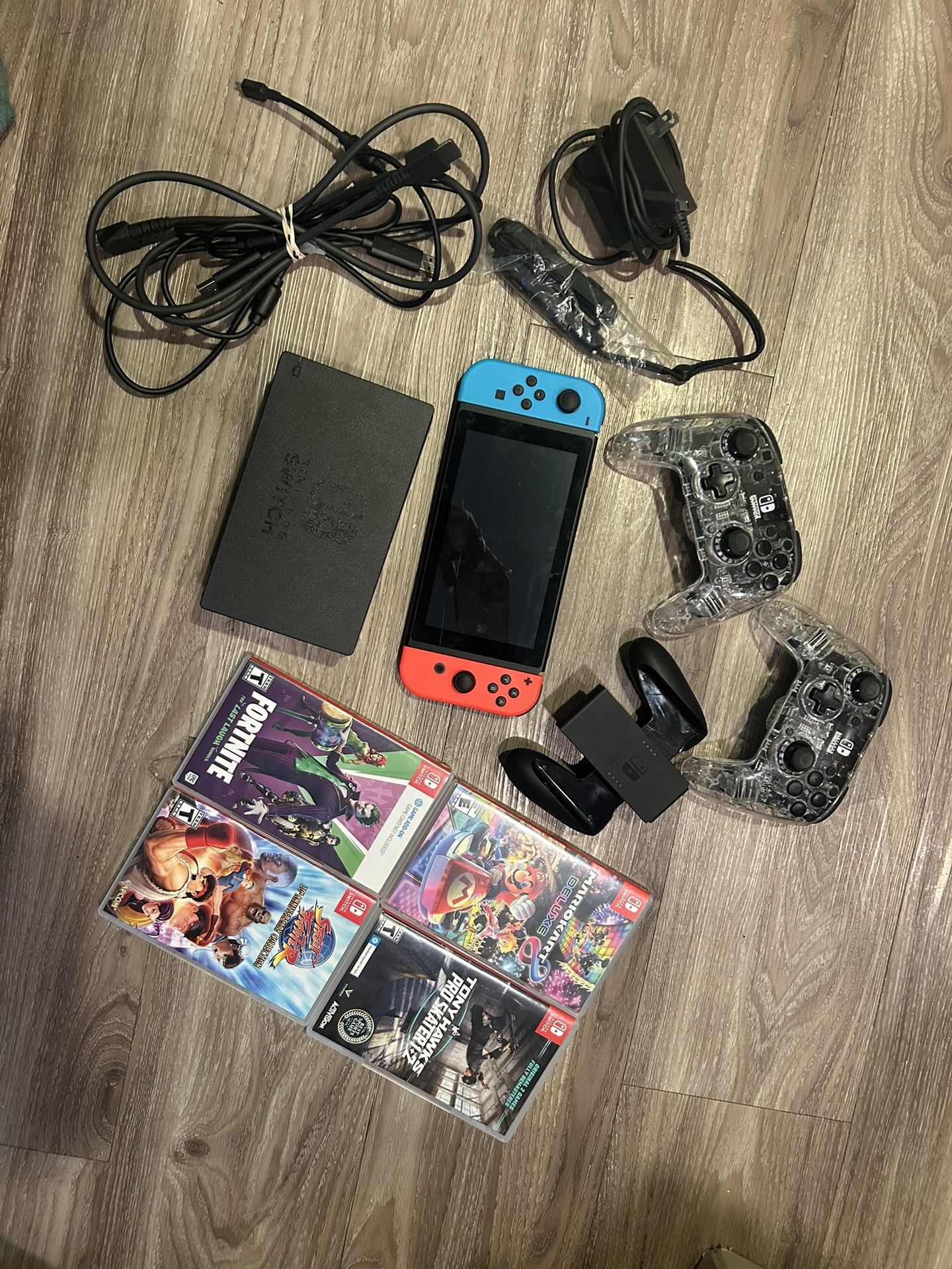 Nintendo Switch + 2 Controls & Games