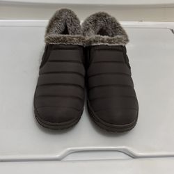 New women’s shoes waterproof  size 7