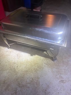Stainless steel chafing dishes