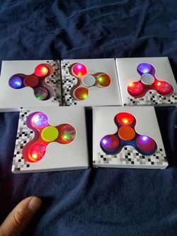 fidget spinner lights up