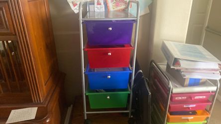 Storage cart with drawers
